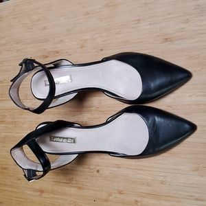 Louise etc Cie Black Heels with Ankle Buckle Womens 9